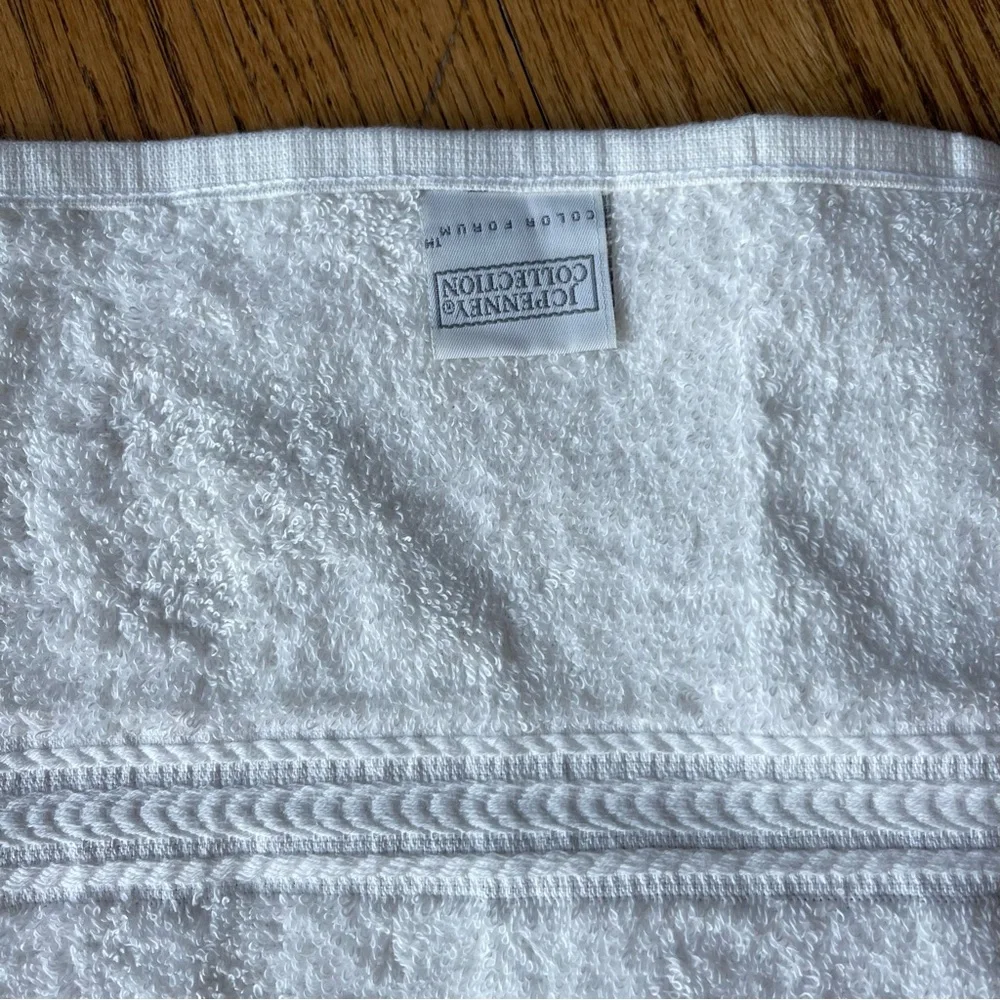 Abouchar White 100% Cotton Towel Set with Pink Embroidered Bow Appliques
